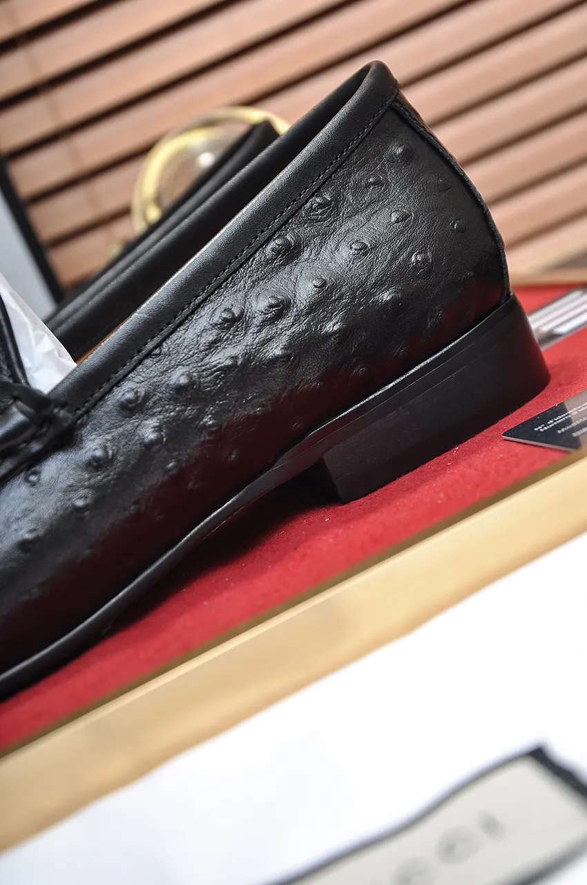 Men's shoes💰500💶Italy's top luxury men's shoe giant (GUCCI) (Gucci) (full cowhide lining) new arrival🍃Original European style🔰 Pleasant to the eye😍In order to make the shoes more durable and non-deformable🌀The production continues to follow traditional methods but there is still no lack of innovation💪Choose original sheepskin for the leather♻️ Smooth and natural And extra bright ⭐Made of imported cowhide, the first choice of rich people 38-45 (45 customized)
